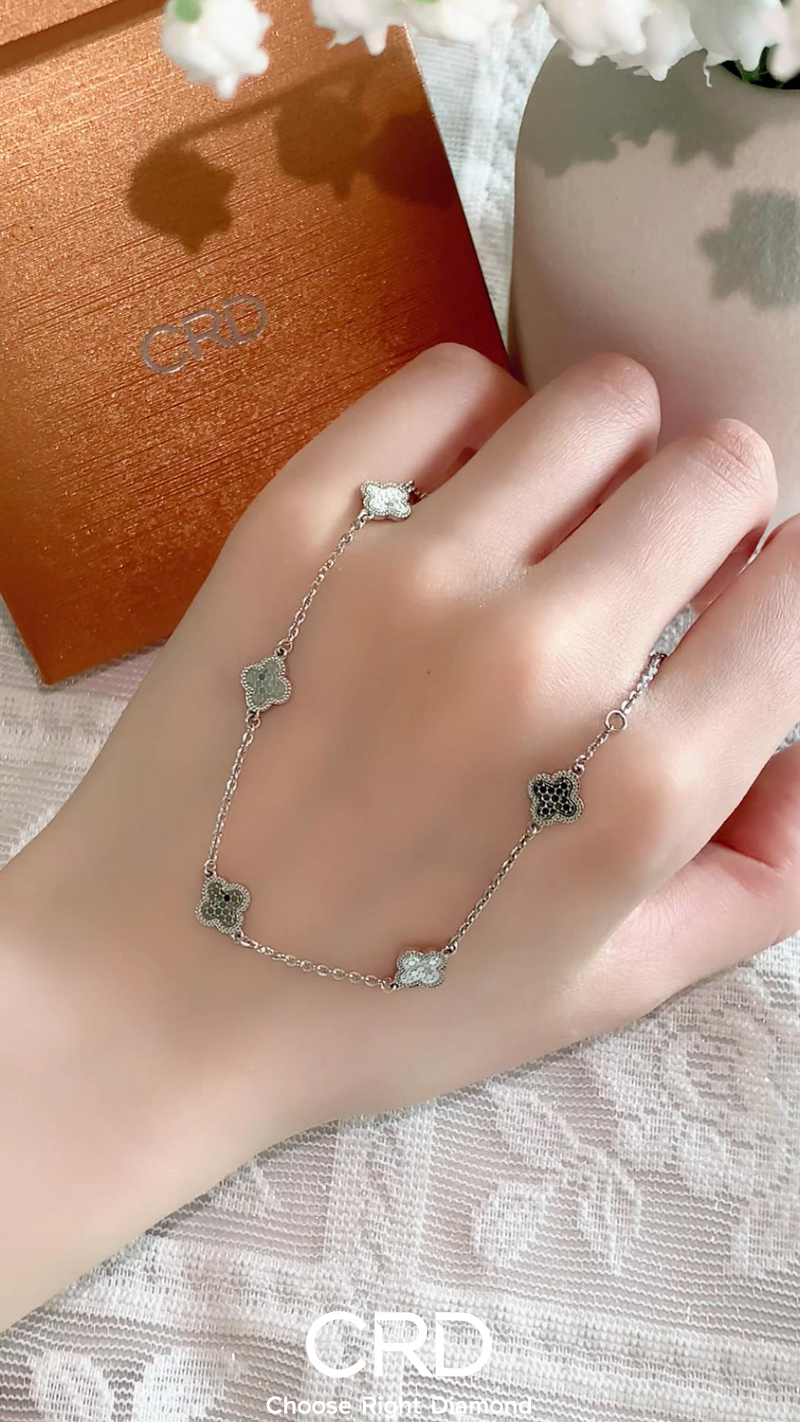 CRD珠宝首饰 CRD<a href="https://www.crd.cn/diamond/" target="_blank" style="color:#927658;text-decoration:underline;">钻石</a>首饰