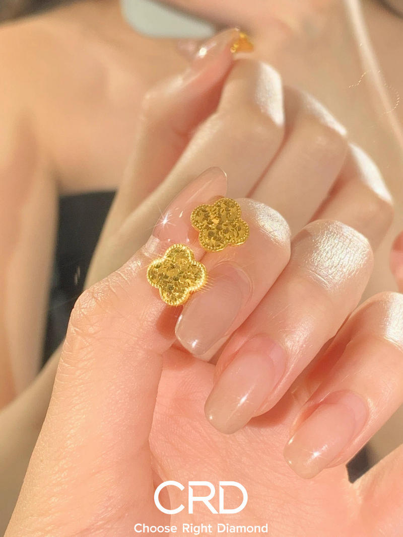 黄金耳钉